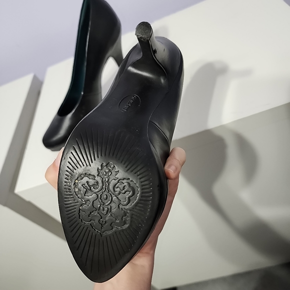 Pair of black heels - Picture 7 of 9